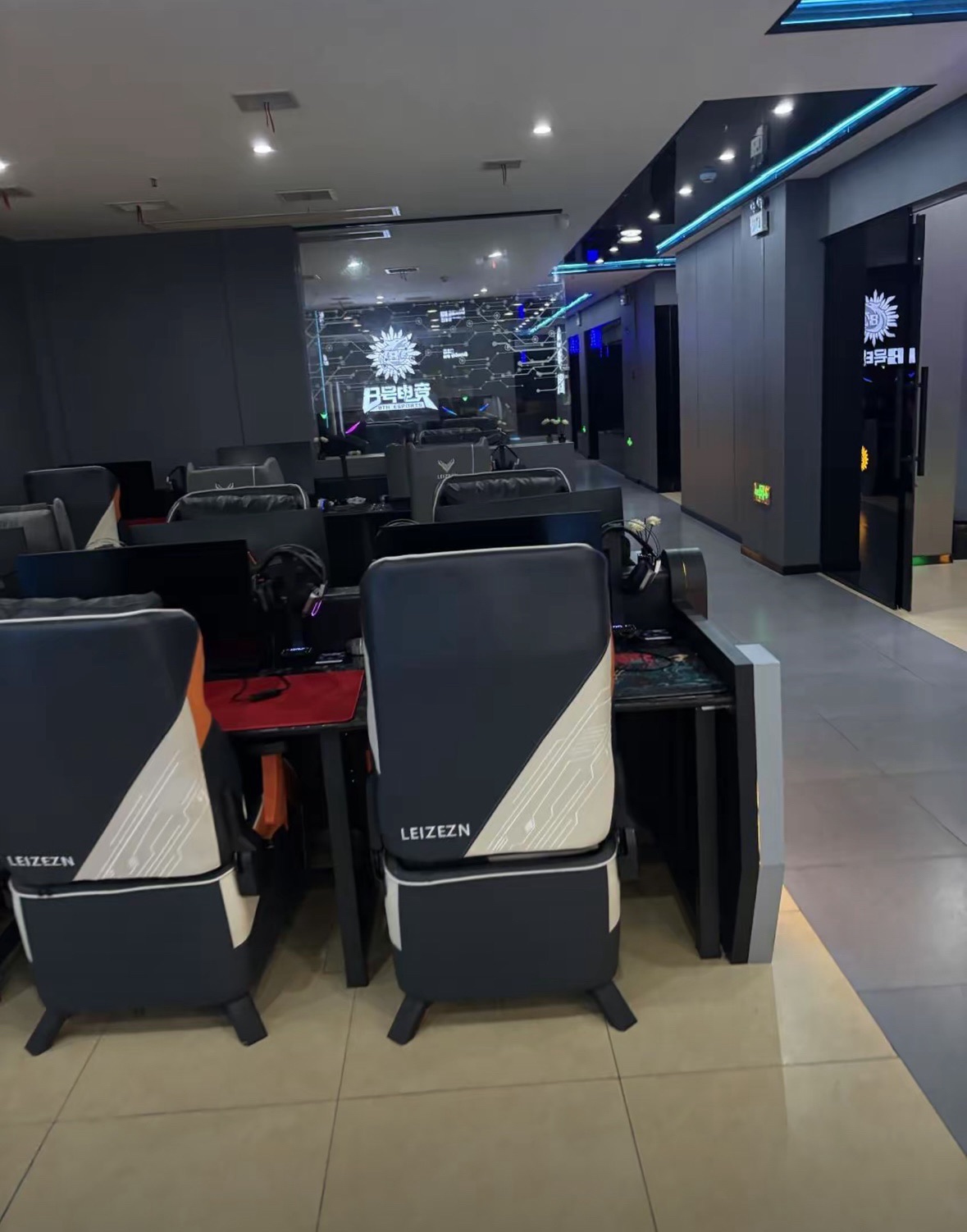 8号电竞(光明店) - 网吧/网咖 - 河北省邯郸市邯山区光明大街与中华巷交叉口德祥苑商区3楼 图集预览 2