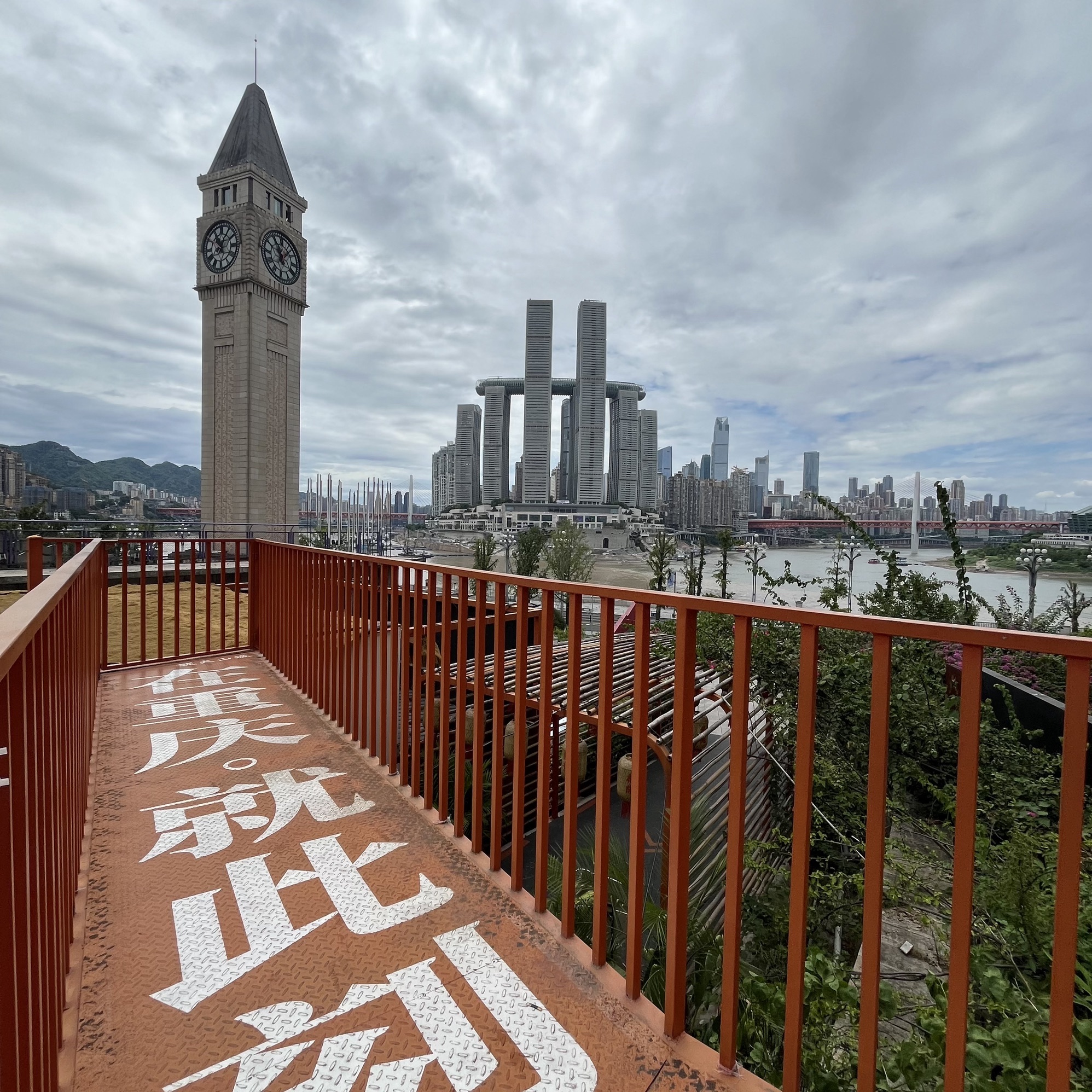 南滨路钟楼 景点封面图