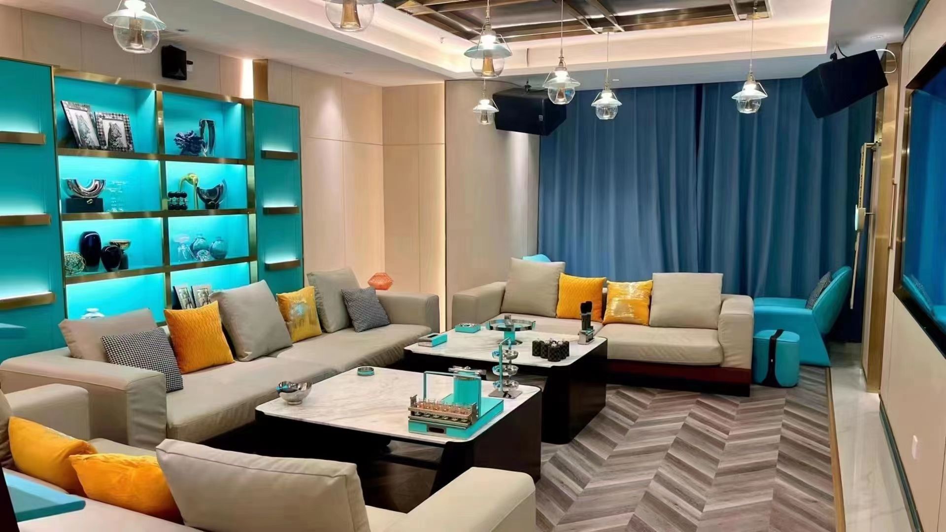 魅KTV·AI辅唱(八一广场店) - KTV - 重庆市重庆市渝中区八一路238号八一广场F4层(东门进入直行10m,扶梯上到F4可见) 图集预览 2